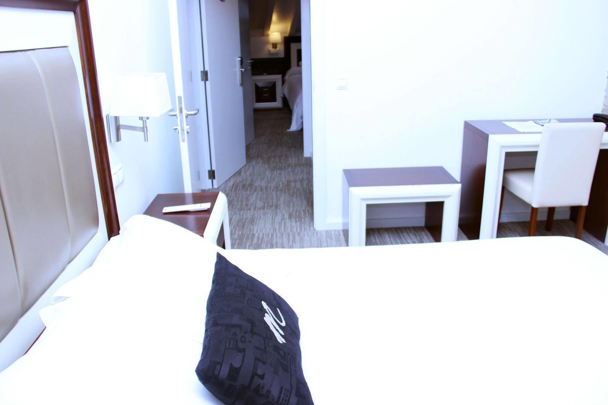 Hotel Montenegro Compostela Santiago de Compostela Bagian luar foto